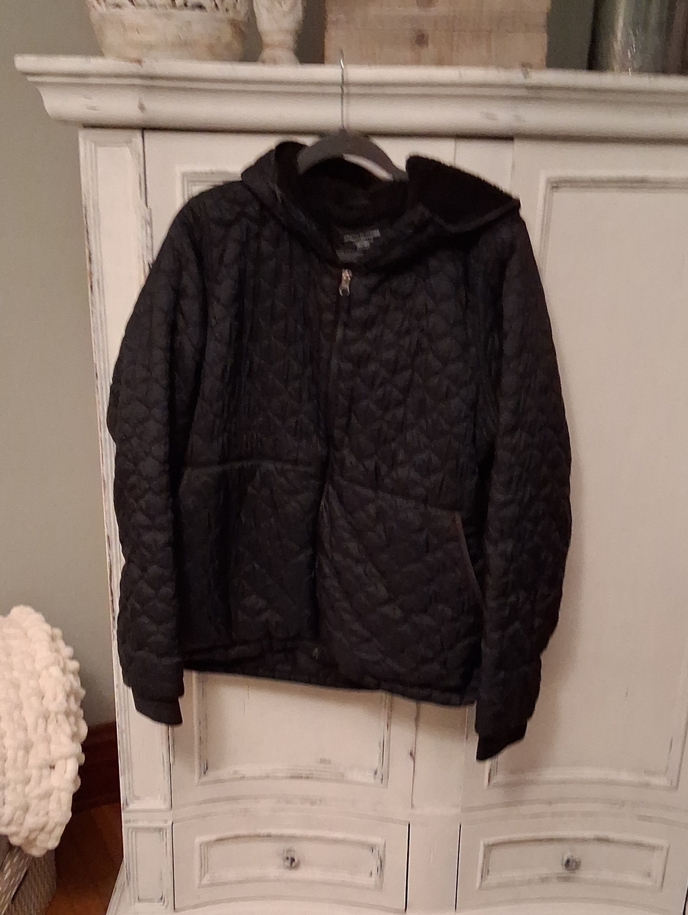 Amazon Essentials Black Quilted Hooded Puffer Jacket